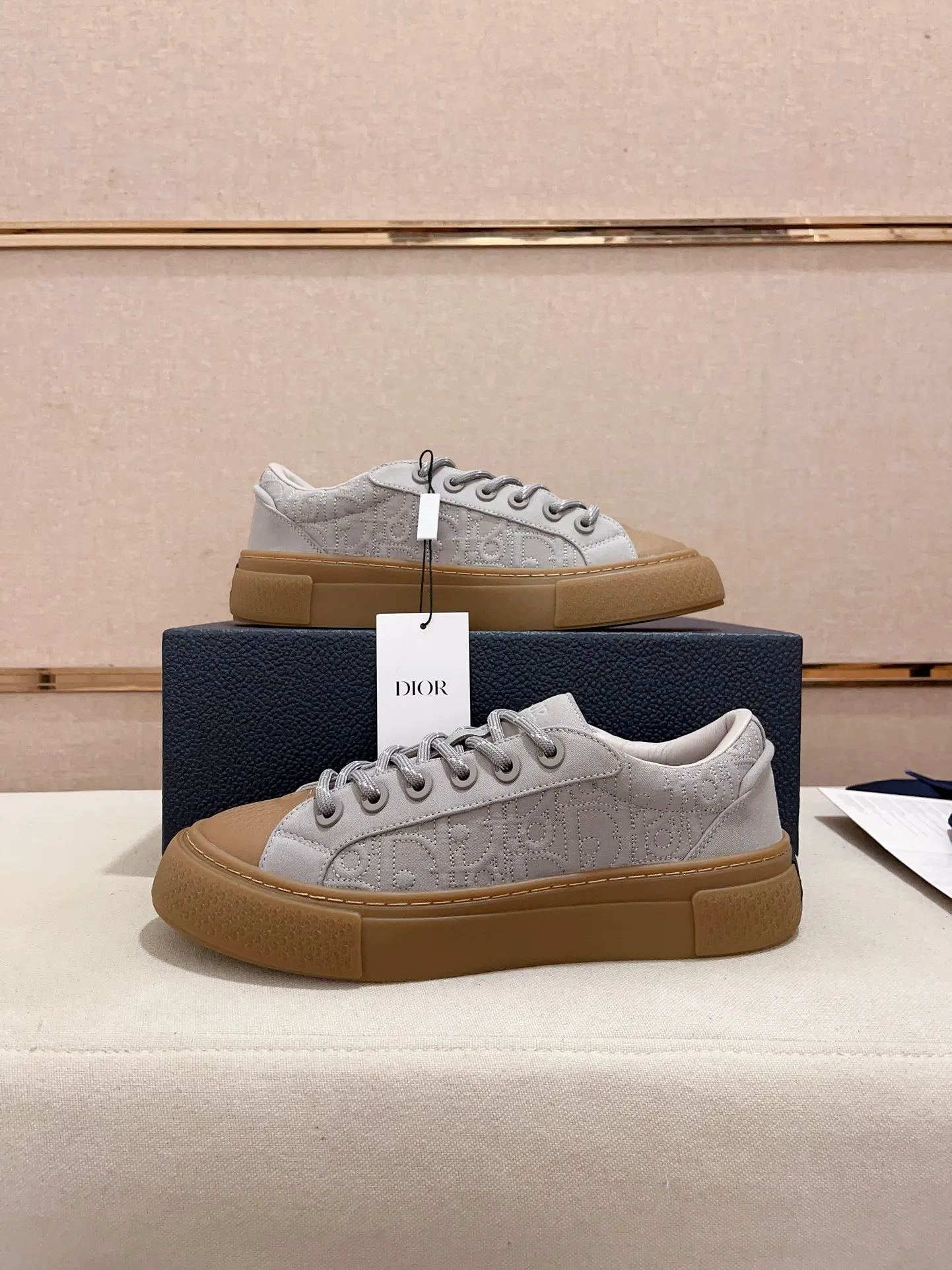 Men's shoes 💰: 680💰 [Dior·Dior] Top 🔍Couple model 💏🔍New casual sports style couple shoes, new four-season design, perfect workmanship, lace-up lazy style to create cabinet quality, upper: imported first-layer cowhide, sheepskin lining is soft and comfortable, ultra-light TPU wear-resistant outsole, simple, versatile fashion men's shoes, excellent color code number 35--44